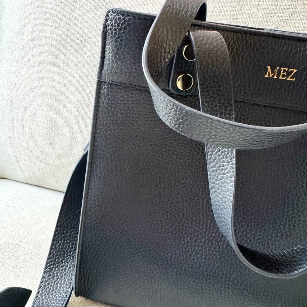 Mark & Graham Essential Leather Tote Navy Monogram MEZ - Picture 5 of 12